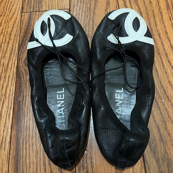 CHANEL Shoes - Chanel Cambon flats black/white size 35